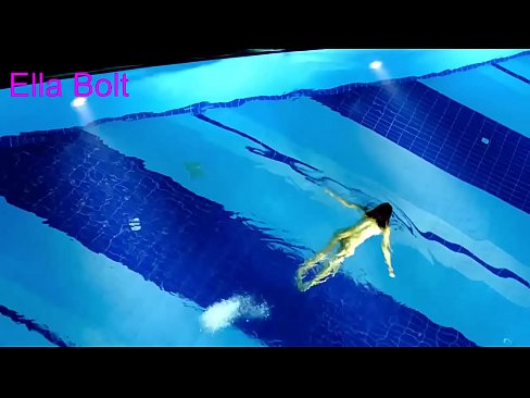 ❤️ Saya tidak bisa berhenti menonton, pirang muda tertangkap basah berenang di kolam resor ELLA BOLT ️ Seks berkualitas di id.hentaiteca.ru ️❤